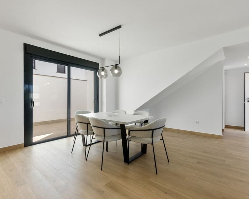 3 soveværelse Villa til salg i Los Alcazares med swimmingpool - € 450.000 (Ref: 9725076)