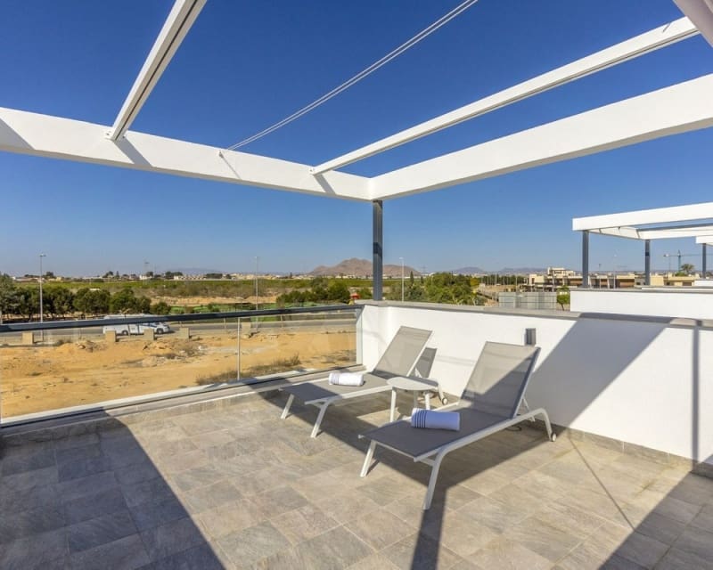 3 soveværelse Villa til salg i Los Alcazares med swimmingpool - € 450.000 (Ref: 9725076)