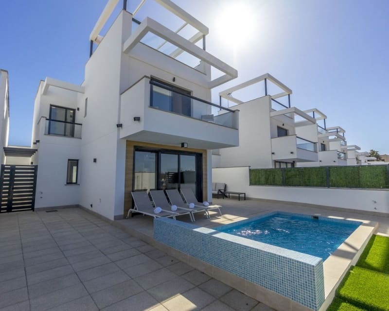 3 soveværelse Villa til salg i Los Alcazares med swimmingpool - € 450.000 (Ref: 9725076)