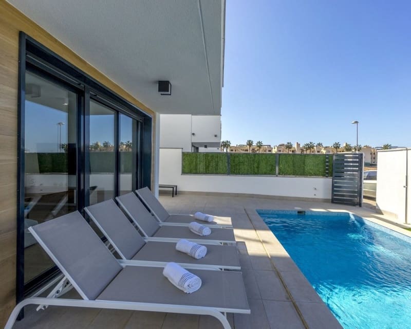 3 soveværelse Villa til salg i Los Alcazares med swimmingpool - € 450.000 (Ref: 9725076)