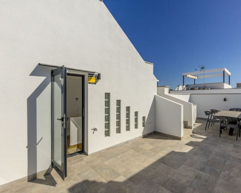 3 soveværelse Villa til salg i Los Alcazares med swimmingpool - € 450.000 (Ref: 9725076)