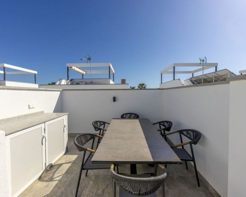 3 soveværelse Villa til salg i Los Alcazares med swimmingpool - € 450.000 (Ref: 9725076)