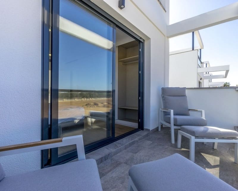 3 soveværelse Villa til salg i Los Alcazares med swimmingpool - € 450.000 (Ref: 9725076)