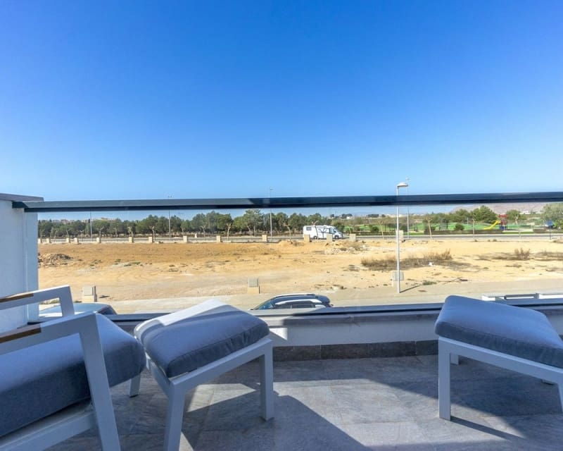 3 soveværelse Villa til salg i Los Alcazares med swimmingpool - € 450.000 (Ref: 9725076)