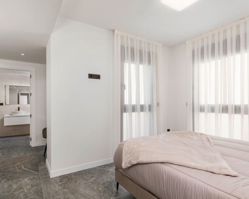 Chalet de 4 habitaciones en Torre de la Horadada en venta con piscina - 698.000 € (Ref: 9725077)