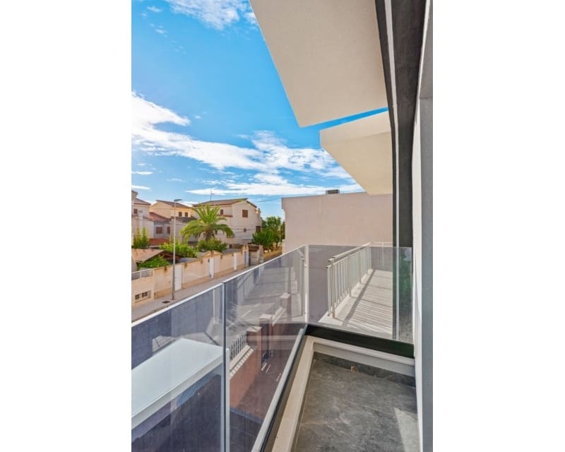 Chalet de 4 habitaciones en Torre de la Horadada en venta con piscina - 698.000 € (Ref: 9725077)