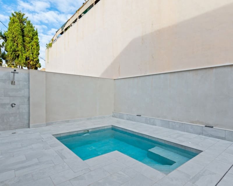 Chalet de 4 habitaciones en Torre de la Horadada en venta con piscina - 698.000 € (Ref: 9725077)