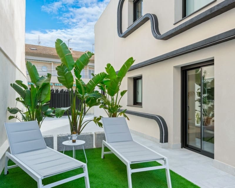 Chalet de 4 habitaciones en Torre de la Horadada en venta con piscina - 698.000 € (Ref: 9725077)