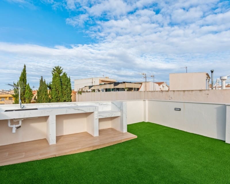 Chalet de 4 habitaciones en Torre de la Horadada en venta con piscina - 698.000 € (Ref: 9725077)