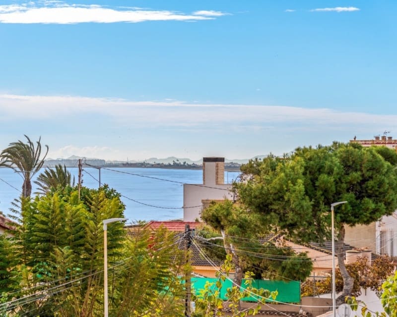 Chalet de 4 habitaciones en Torre de la Horadada en venta con piscina - 698.000 € (Ref: 9725077)