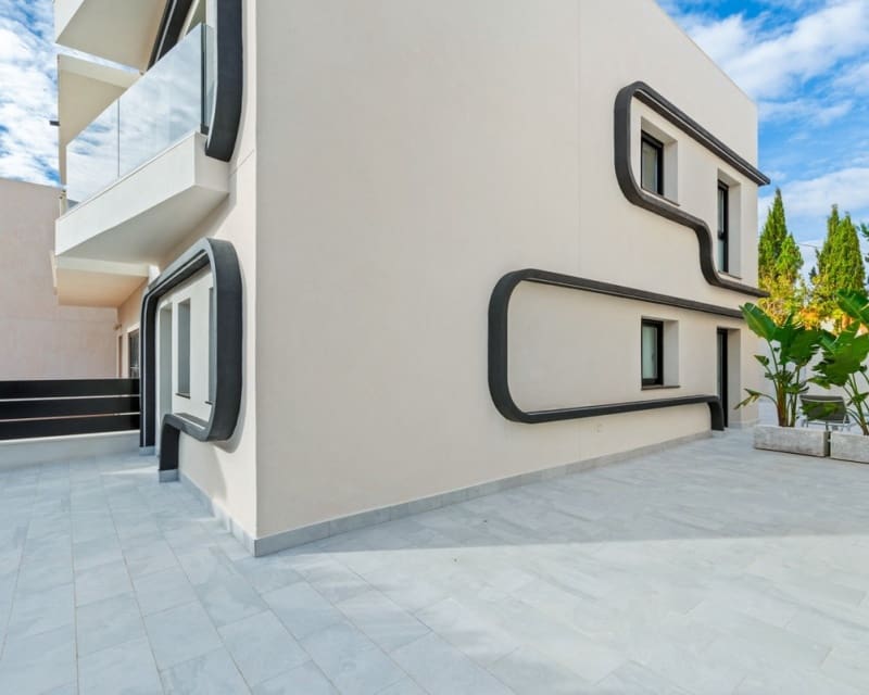 Chalet de 4 habitaciones en Torre de la Horadada en venta con piscina - 698.000 € (Ref: 9725077)