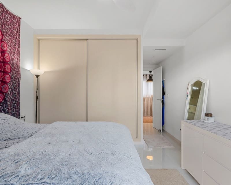 Chalet de 3 habitaciones en Villamartin en venta con piscina - 425.000 € (Ref: 9725078)