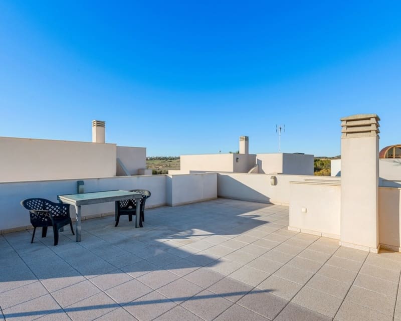 Chalet de 3 habitaciones en Villamartin en venta con piscina - 425.000 € (Ref: 9725078)