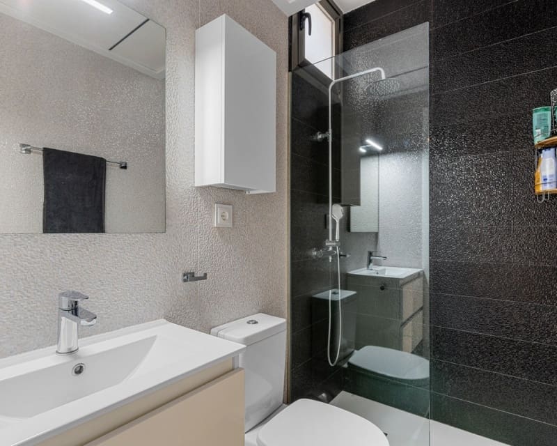 Chalet de 3 habitaciones en Villamartin en venta con piscina - 425.000 € (Ref: 9725078)