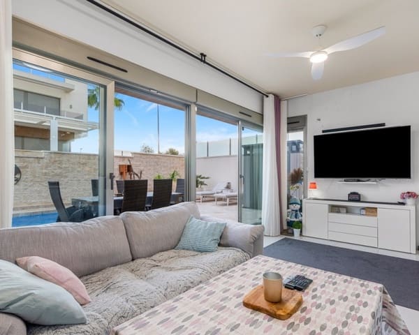 Chalet de 3 habitaciones en Villamartin, Orihuela en venta con piscina - 425.000 € (Ref: 9725078)