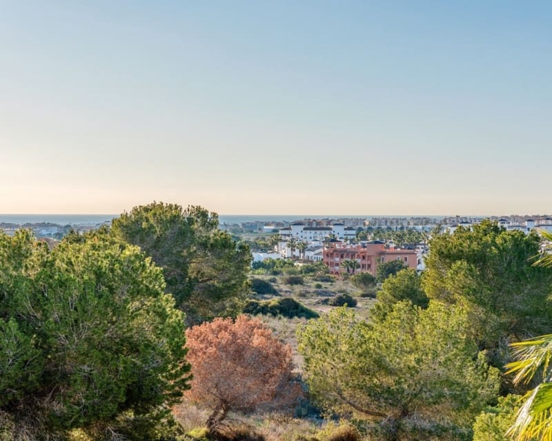 Chalet de 3 habitaciones en Villamartin en venta con piscina - 425.000 € (Ref: 9725078)