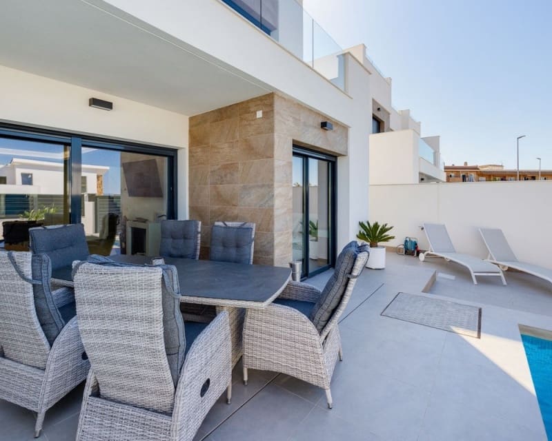 3 quarto Moradia para venda em Los Montesinos com piscina - 369 900 € (Ref: 9725079)