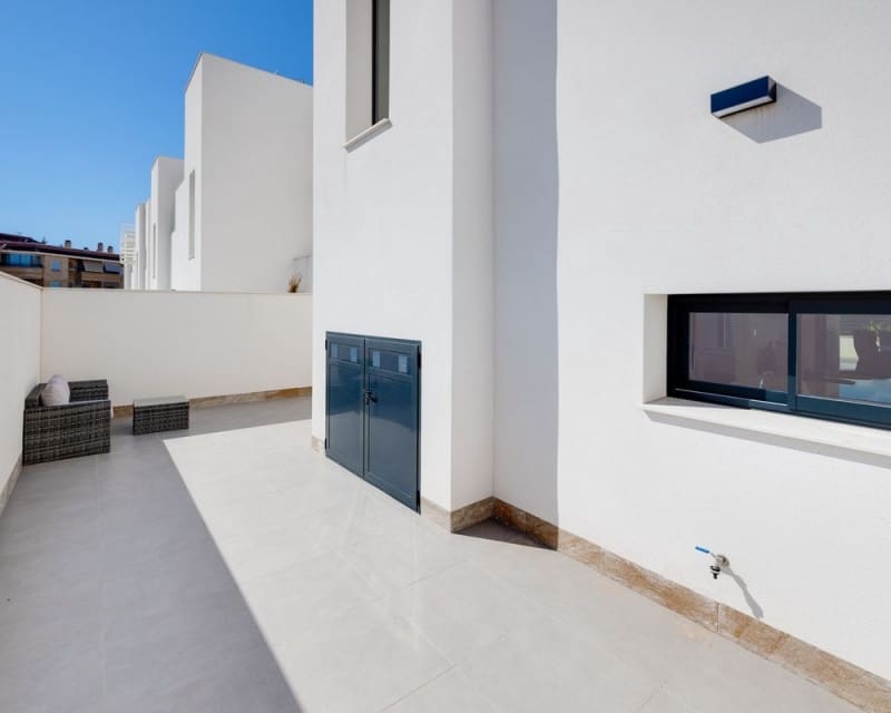 3 quarto Moradia para venda em Los Montesinos com piscina - 369 900 € (Ref: 9725079)