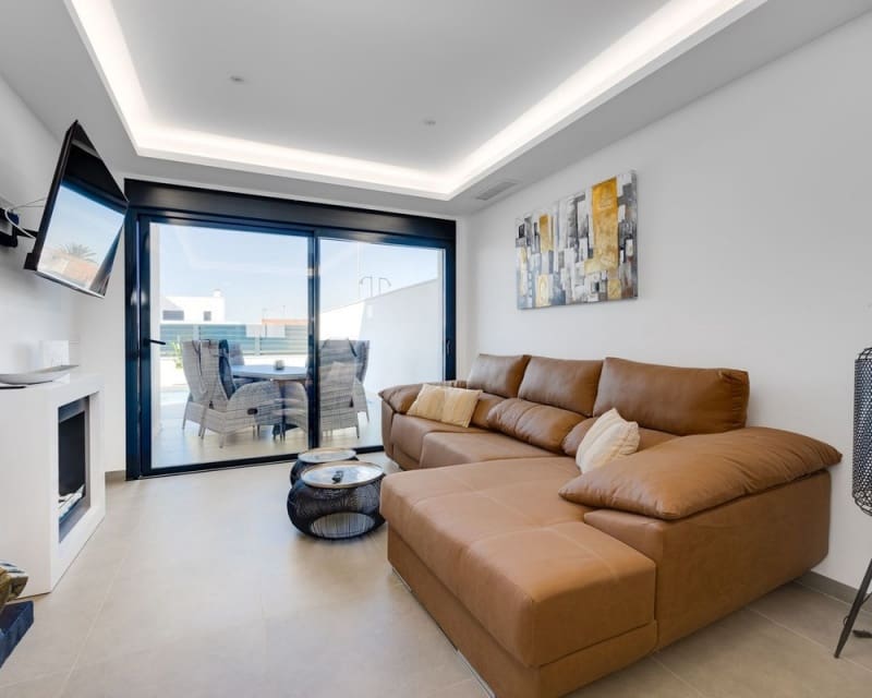 3 quarto Moradia para venda em Los Montesinos com piscina - 369 900 € (Ref: 9725079)