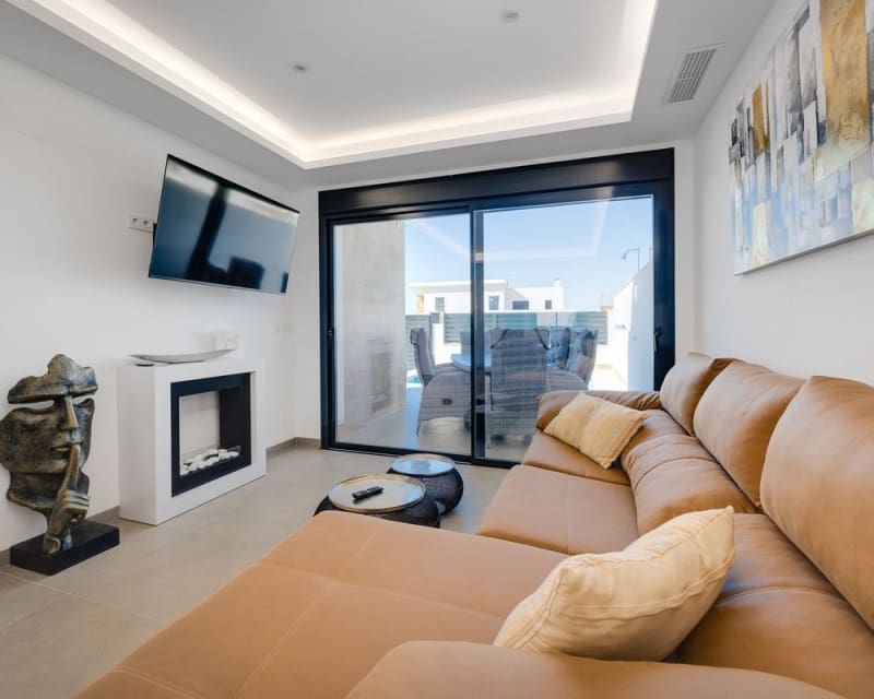 3 quarto Moradia para venda em Los Montesinos com piscina - 369 900 € (Ref: 9725079)