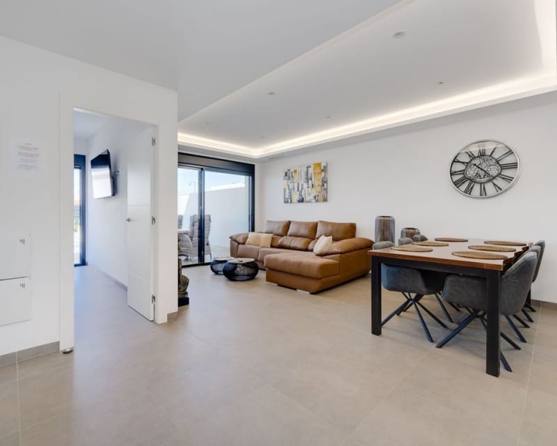 3 quarto Moradia para venda em Los Montesinos com piscina - 369 900 € (Ref: 9725079)