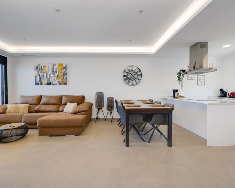 3 quarto Moradia para venda em Los Montesinos com piscina - 369 900 € (Ref: 9725079)