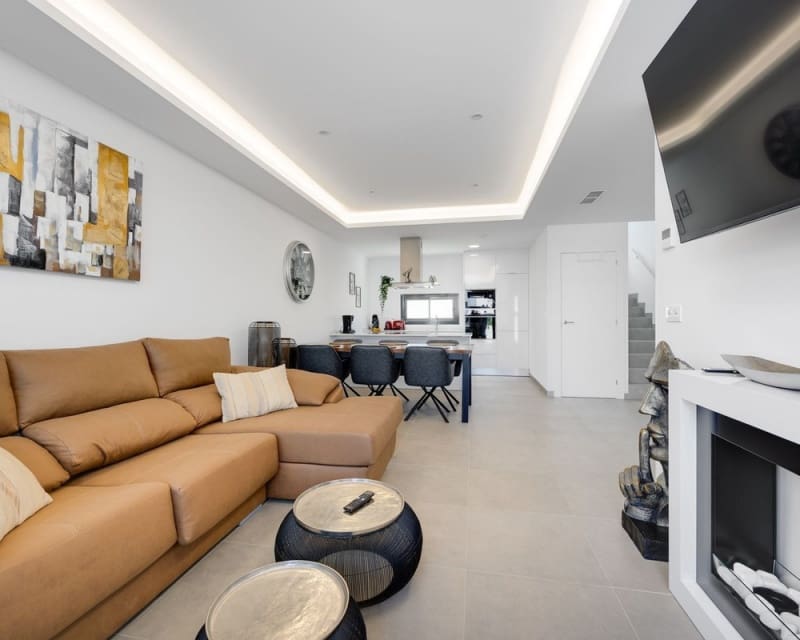 3 quarto Moradia para venda em Los Montesinos com piscina - 369 900 € (Ref: 9725079)