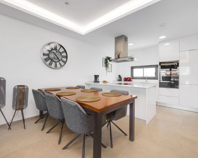 3 quarto Moradia para venda em Los Montesinos com piscina - 369 900 € (Ref: 9725079)