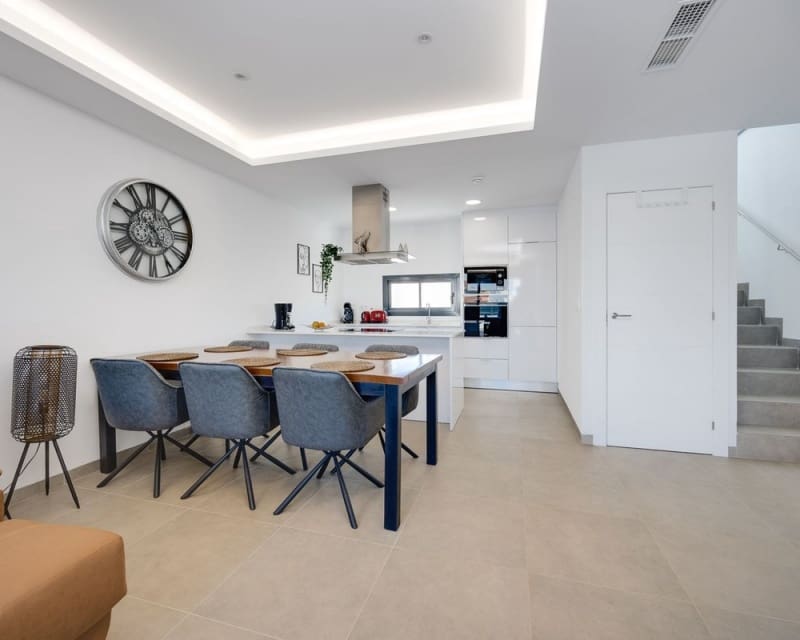 3 quarto Moradia para venda em Los Montesinos com piscina - 369 900 € (Ref: 9725079)