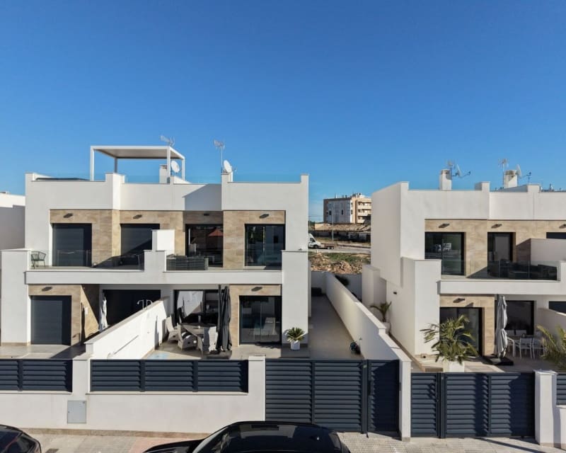 3 quarto Moradia para venda em Los Montesinos com piscina - 369 900 € (Ref: 9725079)