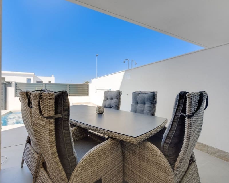 3 quarto Moradia para venda em Los Montesinos com piscina - 369 900 € (Ref: 9725079)