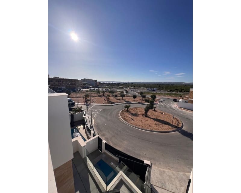 3 quarto Moradia para venda em Los Montesinos com piscina - 369 900 € (Ref: 9725079)