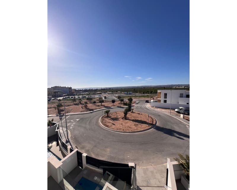 3 quarto Moradia para venda em Los Montesinos com piscina - 369 900 € (Ref: 9725079)