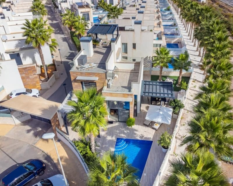 5 makuuhuone Huvila myytävänä paikassa Cabo Roig - 829 000 € (Ref: 9725086)