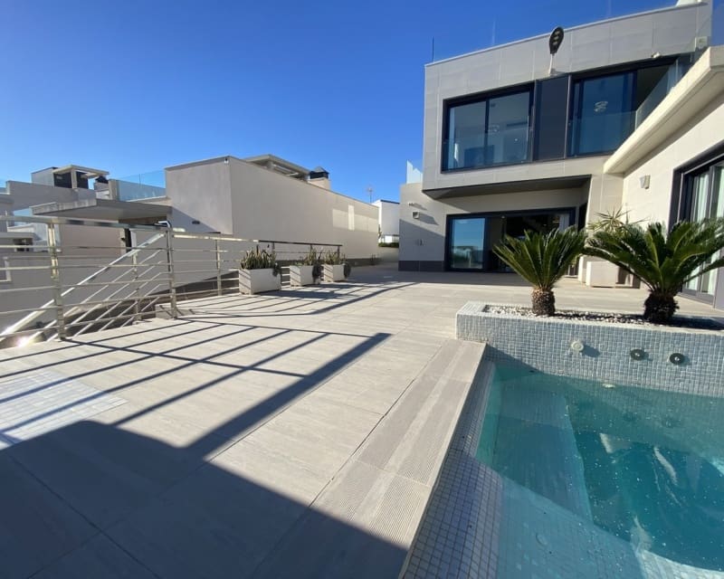 5 bedroom Villa for sale in Dehesa de Campoamor - € 849,000 (Ref: 9725088)