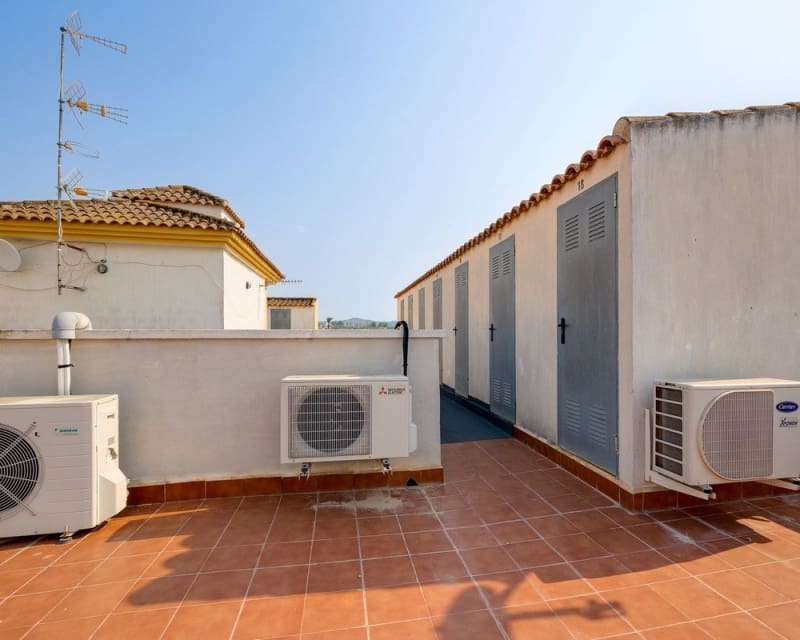 3 bedroom Apartment for sale in Jacarilla - € 119,000 (Ref: 9725094)