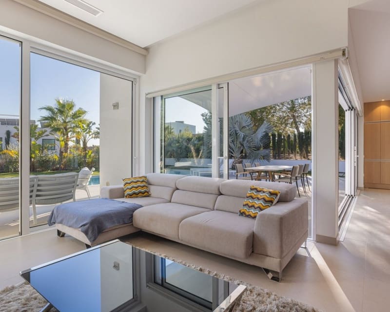 4 bedroom Villa for sale in Las Colinas Golf with pool - € 995,000 (Ref: 9725095)