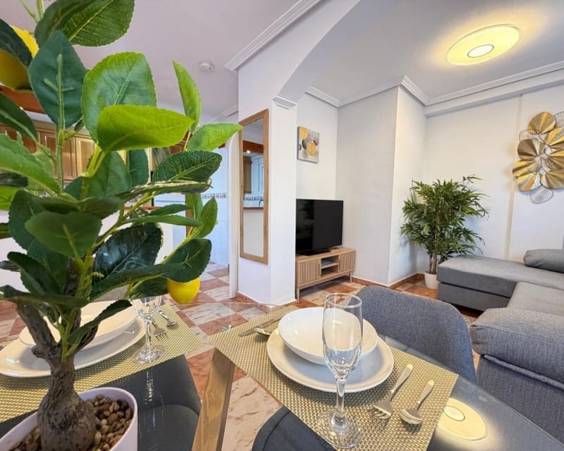 Casa de 2 habitaciones en Villamartin en venta - 225.000 € (Ref: 9725098)