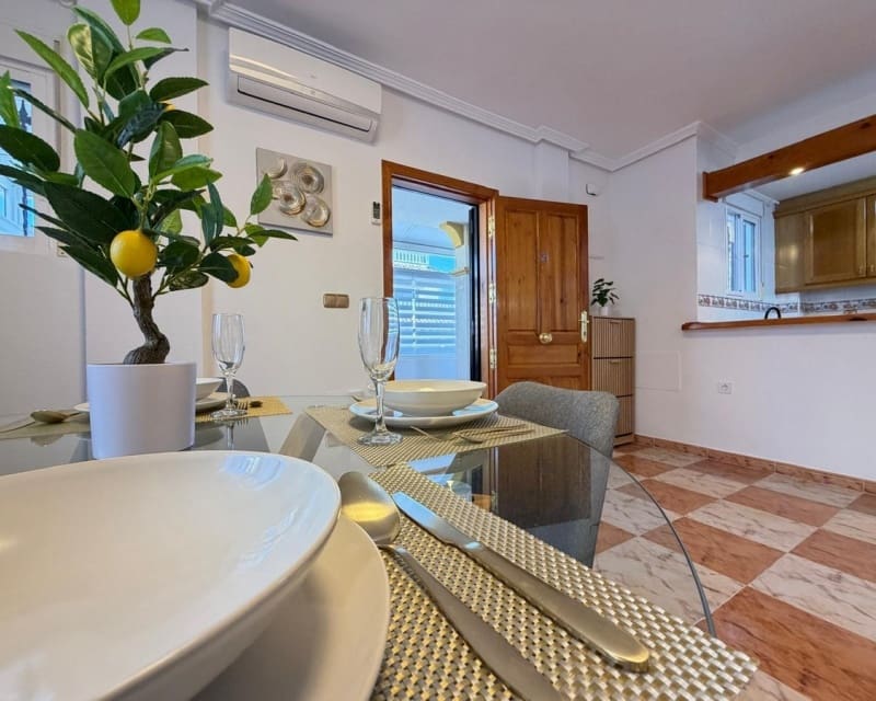 Casa de 2 habitaciones en Villamartin en venta - 225.000 € (Ref: 9725098)