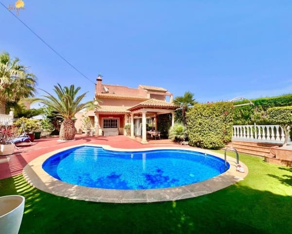 Chalet de 3 habitaciones en Puerto Deportivo, Torrevieja en venta - 495.000 € (Ref: 9725099)