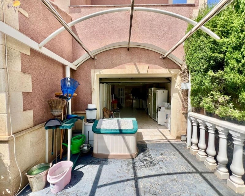 3 sovrum Villa till salu i Torrevieja - 495 000 € (Ref: 9725099)