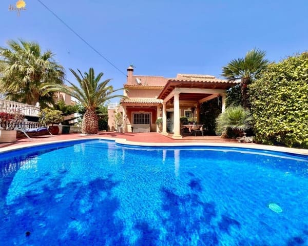 Chalet de 3 habitaciones en Puerto Deportivo, Torrevieja en venta - 495.000 € (Ref: 9725099)