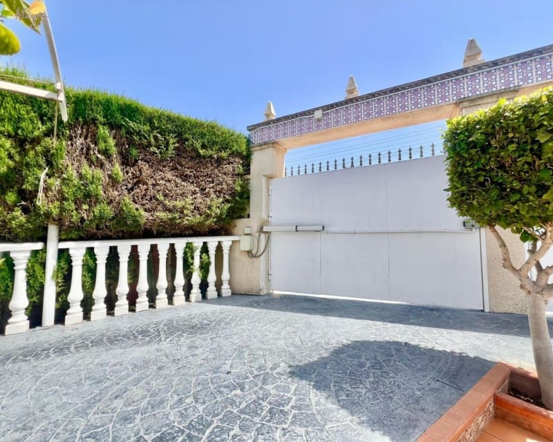 3 sovrum Villa till salu i Torrevieja - 495 000 € (Ref: 9725099)