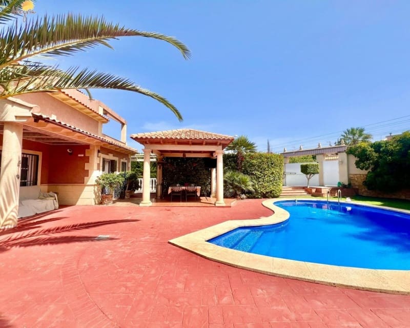 3 sovrum Villa till salu i Torrevieja - 495 000 € (Ref: 9725099)