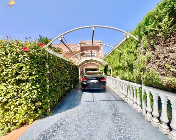 Chalet de 3 habitaciones en Puerto Deportivo, Torrevieja en venta - 495.000 € (Ref: 9725099)