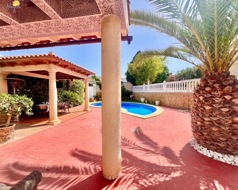 3 sovrum Villa till salu i Torrevieja - 495 000 € (Ref: 9725099)