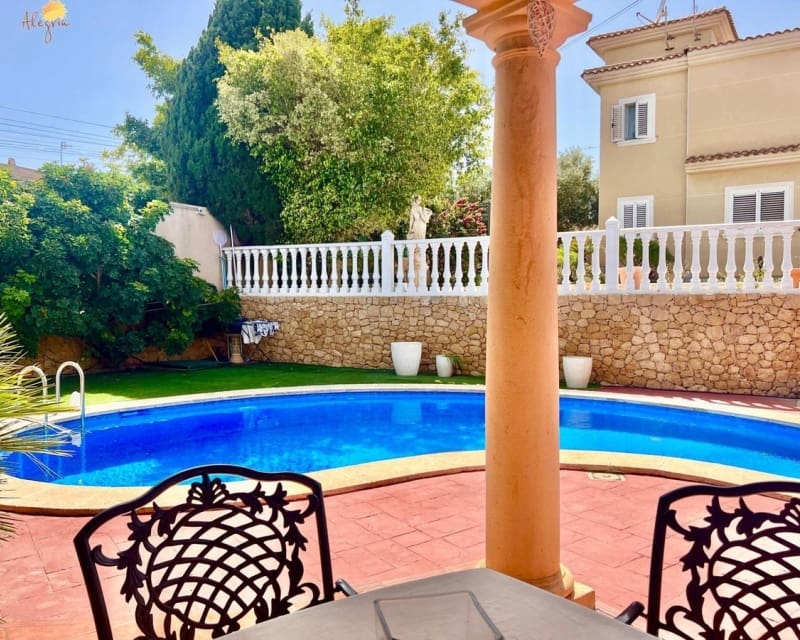 3 sovrum Villa till salu i Torrevieja - 495 000 € (Ref: 9725099)