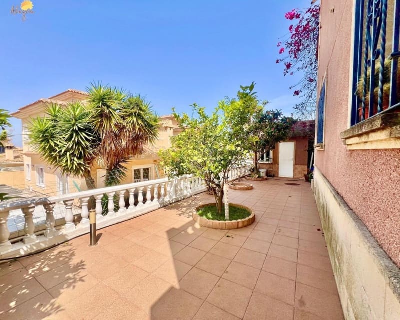 3 sovrum Villa till salu i Torrevieja - 495 000 € (Ref: 9725099)