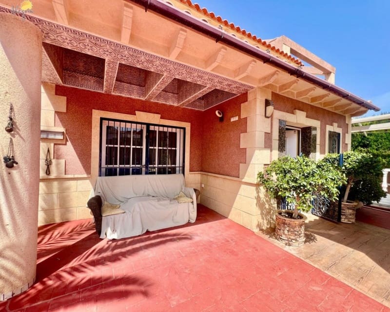 3 sovrum Villa till salu i Torrevieja - 495 000 € (Ref: 9725099)