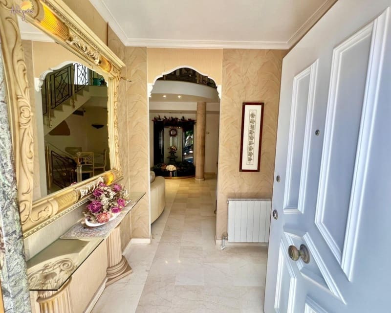 3 sovrum Villa till salu i Torrevieja - 495 000 € (Ref: 9725099)